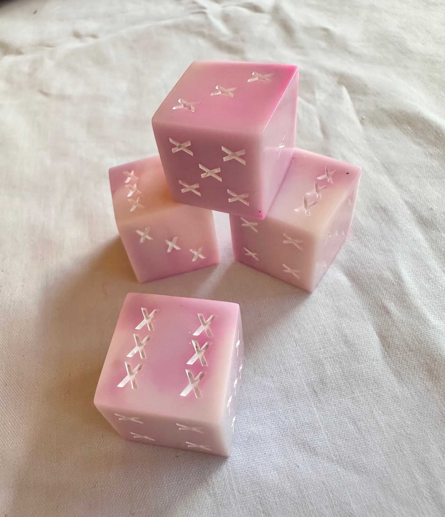 D6: 4 dice set (20mm) 'Pink'