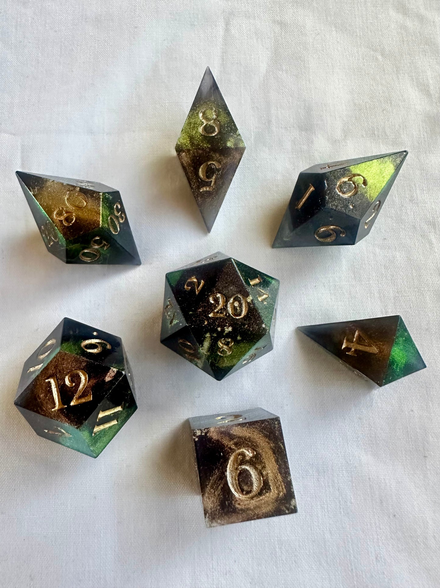 Enchantment- 7 Piece Sharp Edged Dice Set