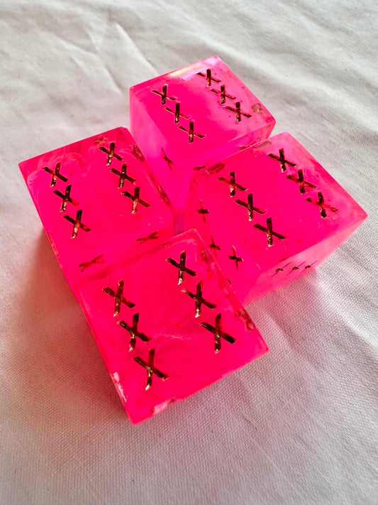 D6: 4 piece dice set (20mm) 'Neon Pink'