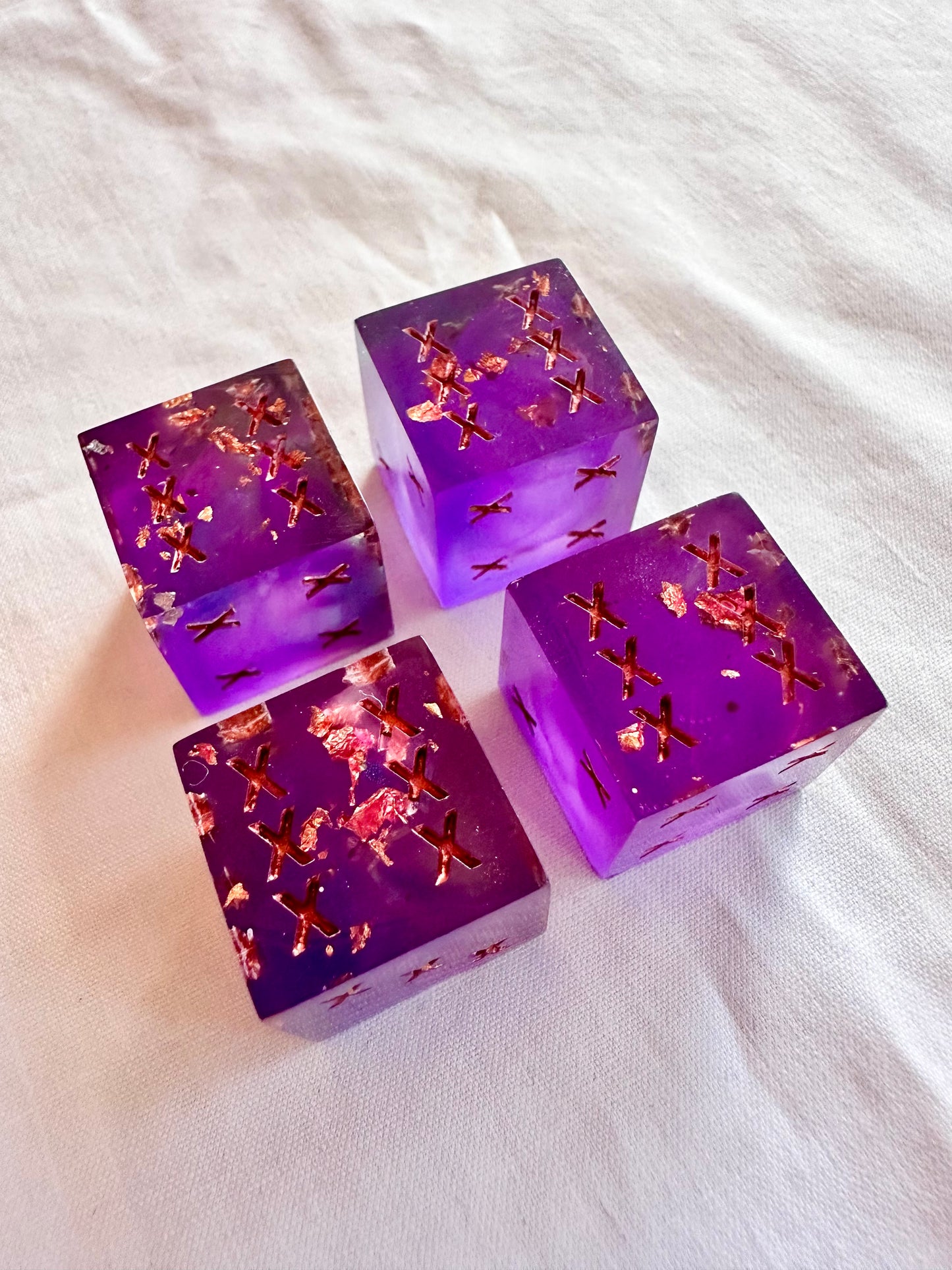 D6: 4-piece dice set (20mm) 'Orchids'