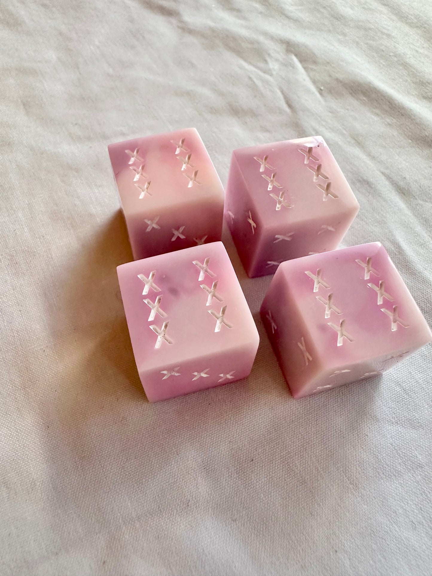 D6: 4 dice set (20mm) 'Pink'