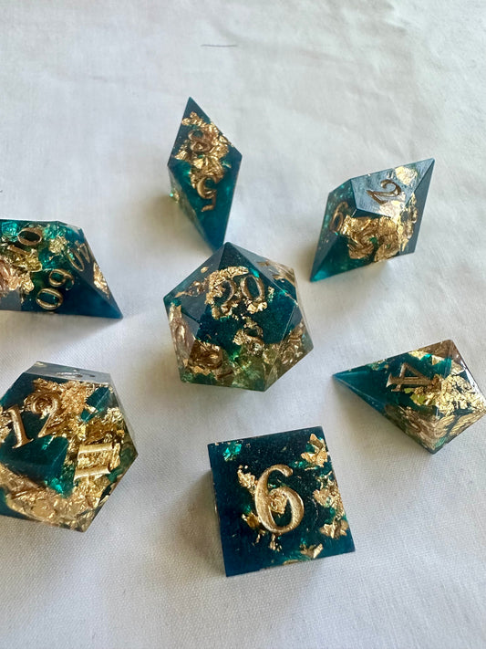 Atlantis- 7 Piece Sharp Edged Dice Set