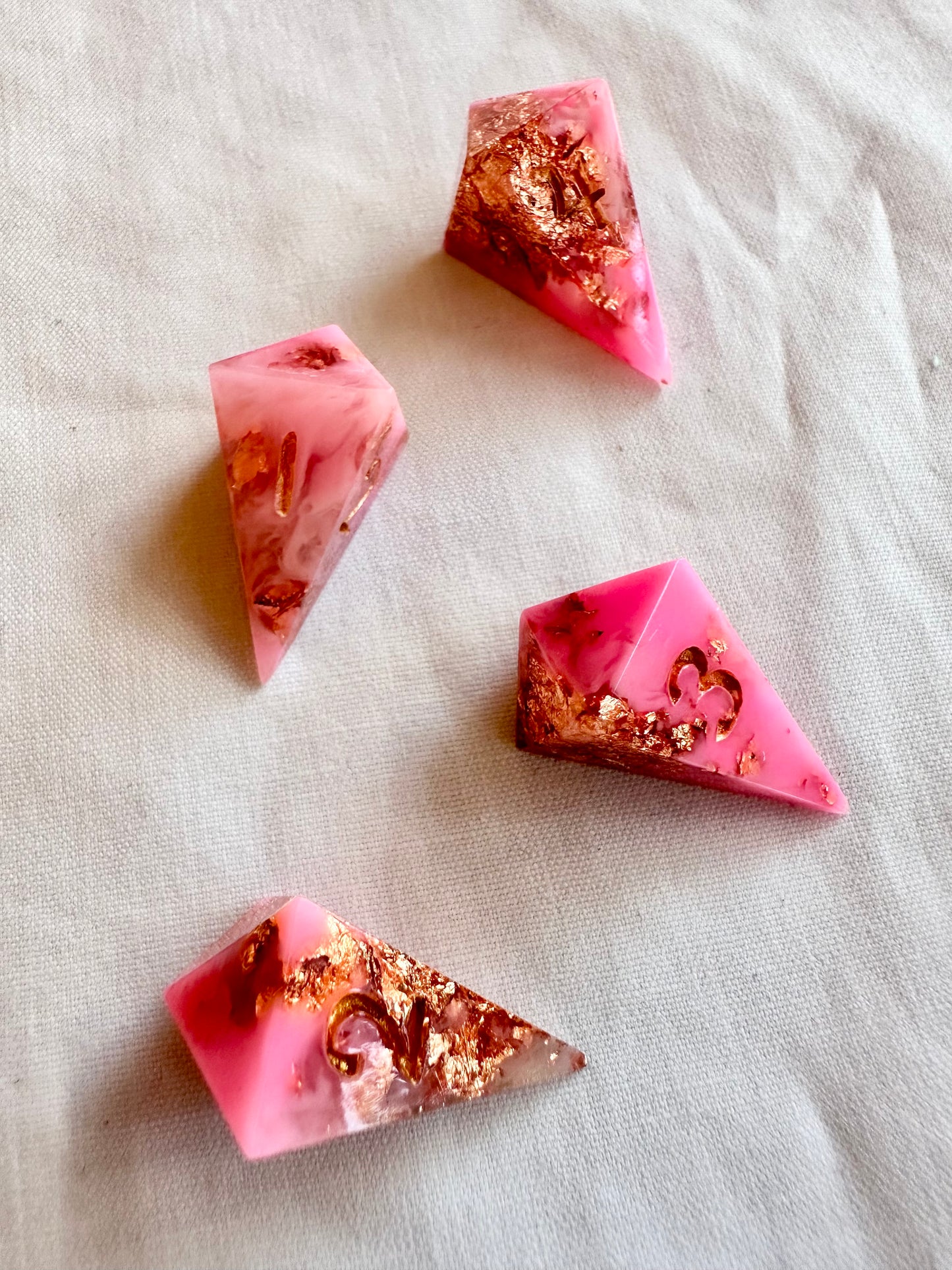 D4: 4-piece dice set 'Gilded Pink'