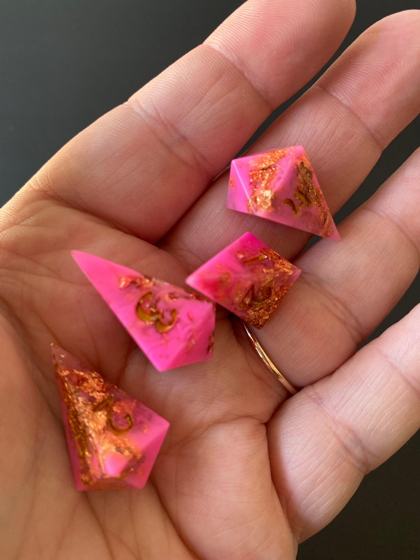 D4: 4-piece dice set 'Gilded Pink'